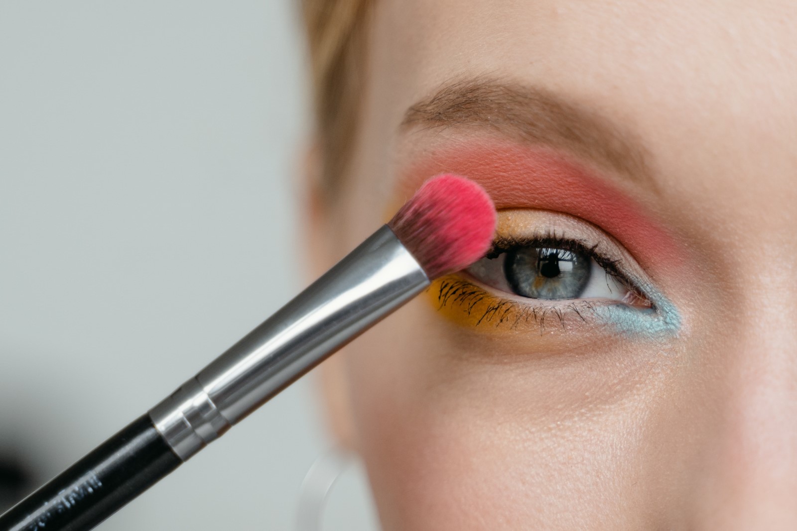Make up tips voor blauwe ogen en een lichte huid. steel de show